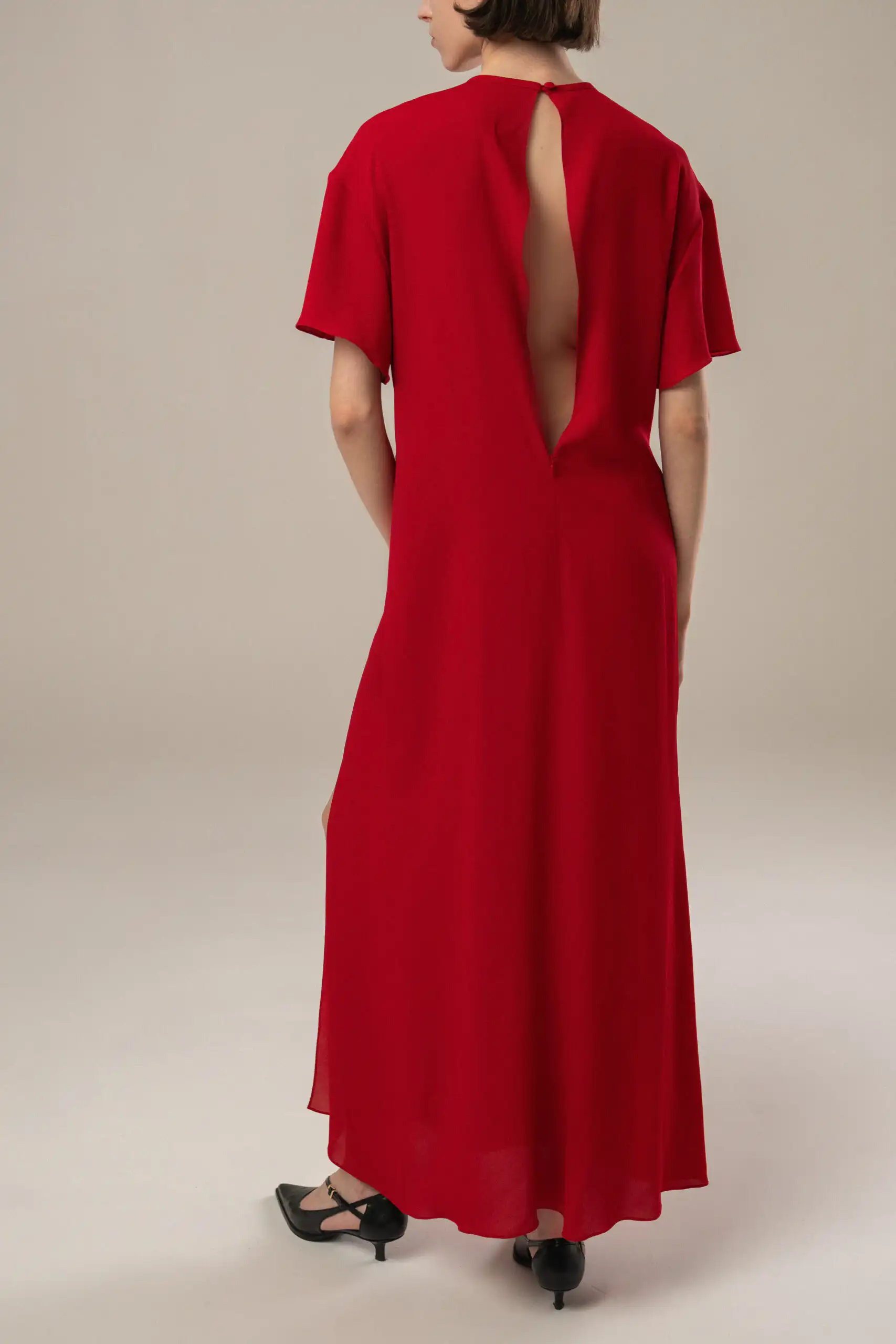 TONY long red dress with short sleeves and a thigh-high slit - Image 3