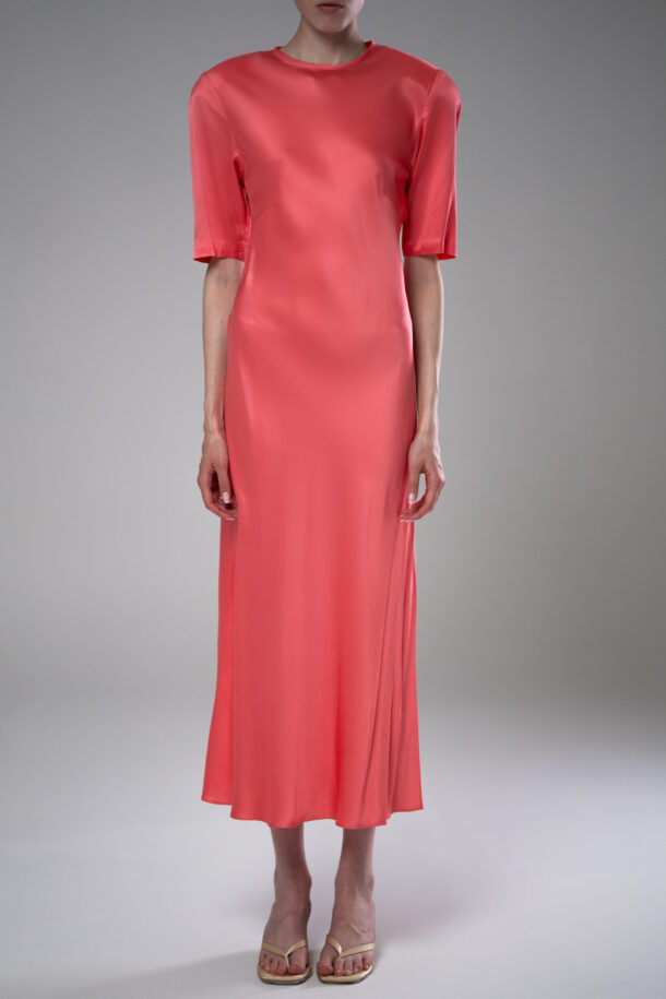 SIRA long coral viscose dress with short sleeves, gently flared toward the hem
