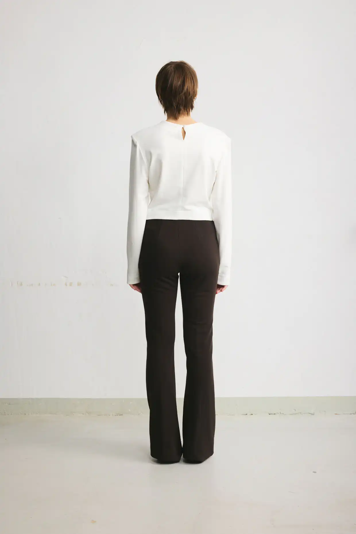 Flared trousers with stitched front creases in chocolate-brown cotton - Image 3