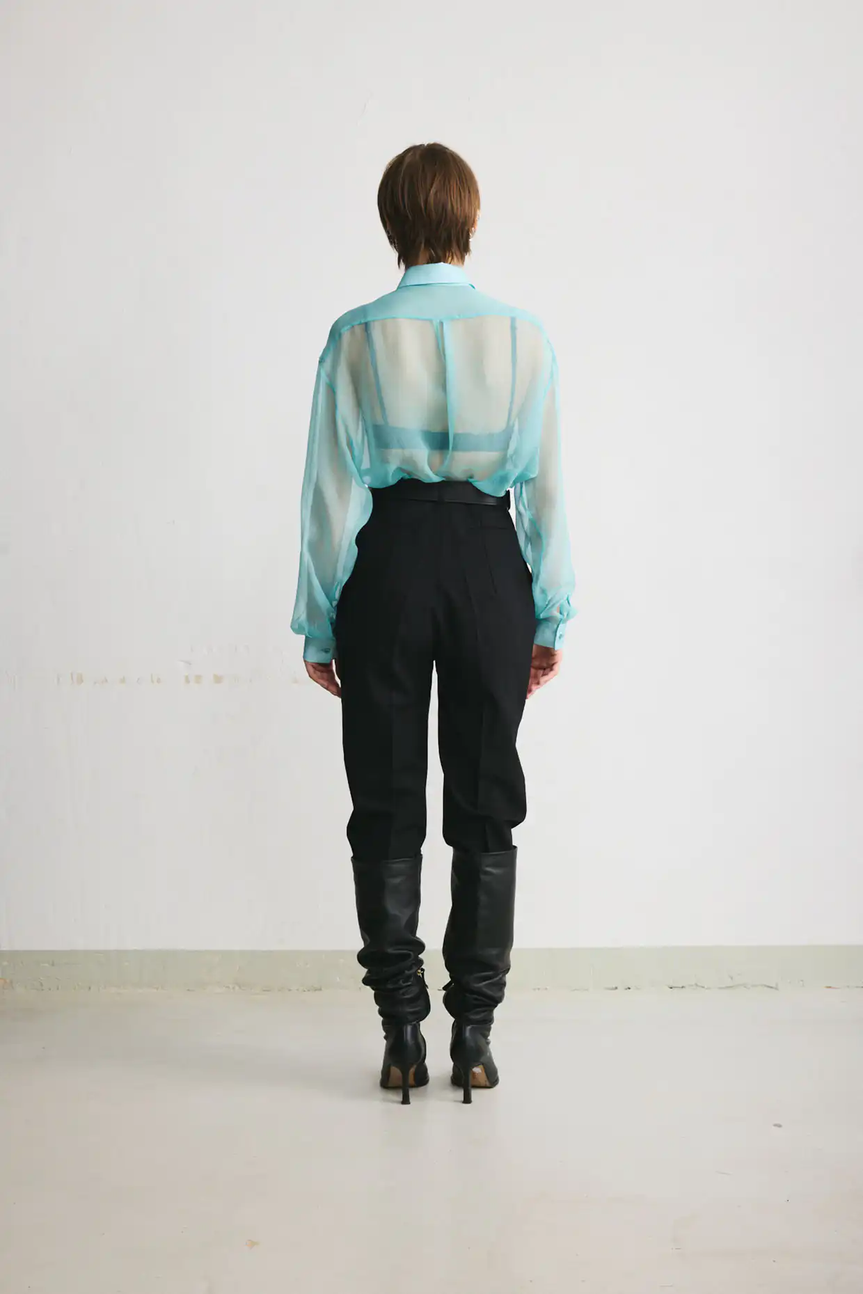 Black women’s high-waisted trousers with pleats - Image 3