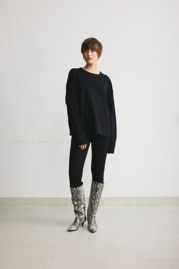 Elegant oversized sweatshirt in black viscose