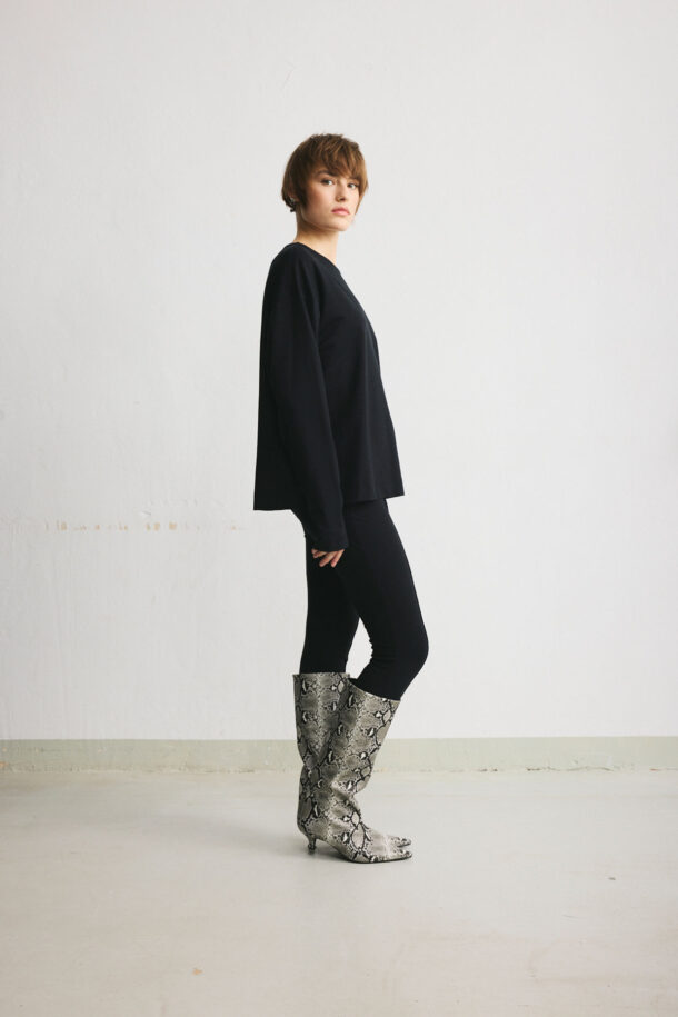 Black viscose stirrup leggings