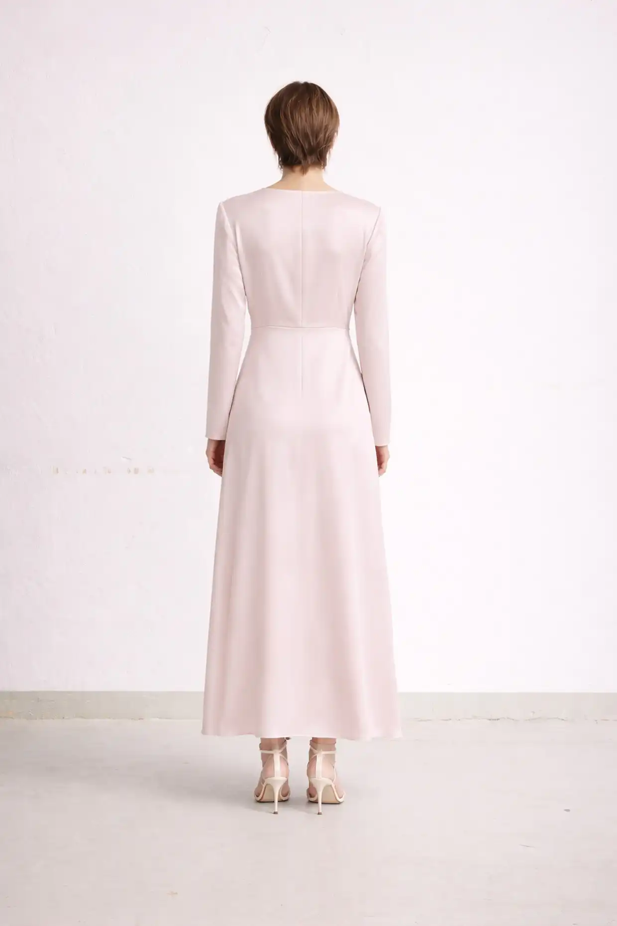 SENEZ long pink silk dress with long sleeves and a padded-shoulder neckline - Image 2