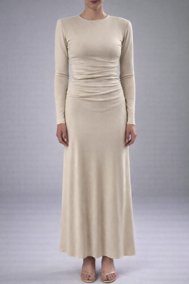 Bodycon dress in an ivory shade with long sleeves and shoulder pads